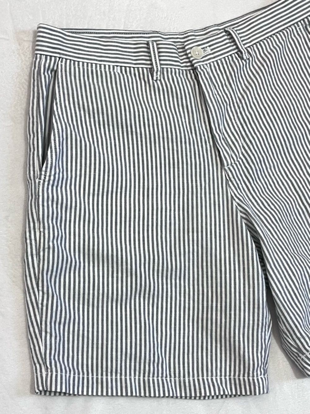 GAP Women’s Men’s Unisex Gray & White Striped 8” Cotton Shorts Size 30 w Pockets - Picture 2 of 16